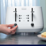 De'Longhi Eclettica 4 Slice Toaster | Glossy White | BPA Free | 1800W | CTY4003.W