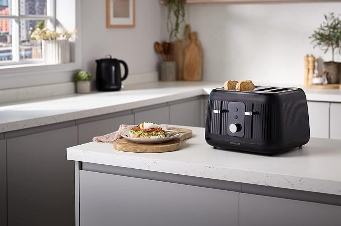 Kenwood Dawn 4 Slice Toaster | 1800W | Oatmeal Cream | TFP09.000CR